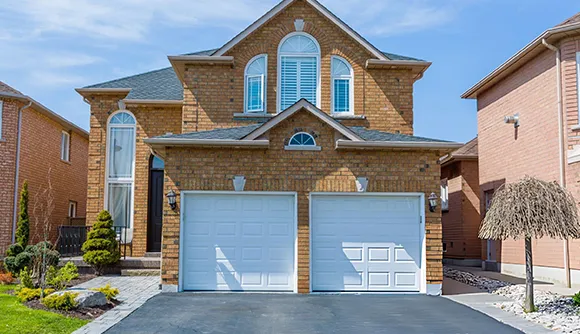 Modern house with a garage for fast cash foreclosure home buying in Twin Falls, ID.