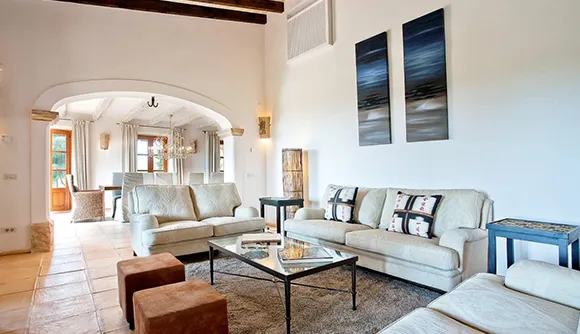 Bright house interior with large windows for cash home buying services in Twin Falls, ID.