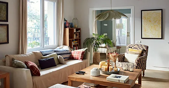 Cozy house interior with framed pictures for cash home selling in Twin Falls, ID.
